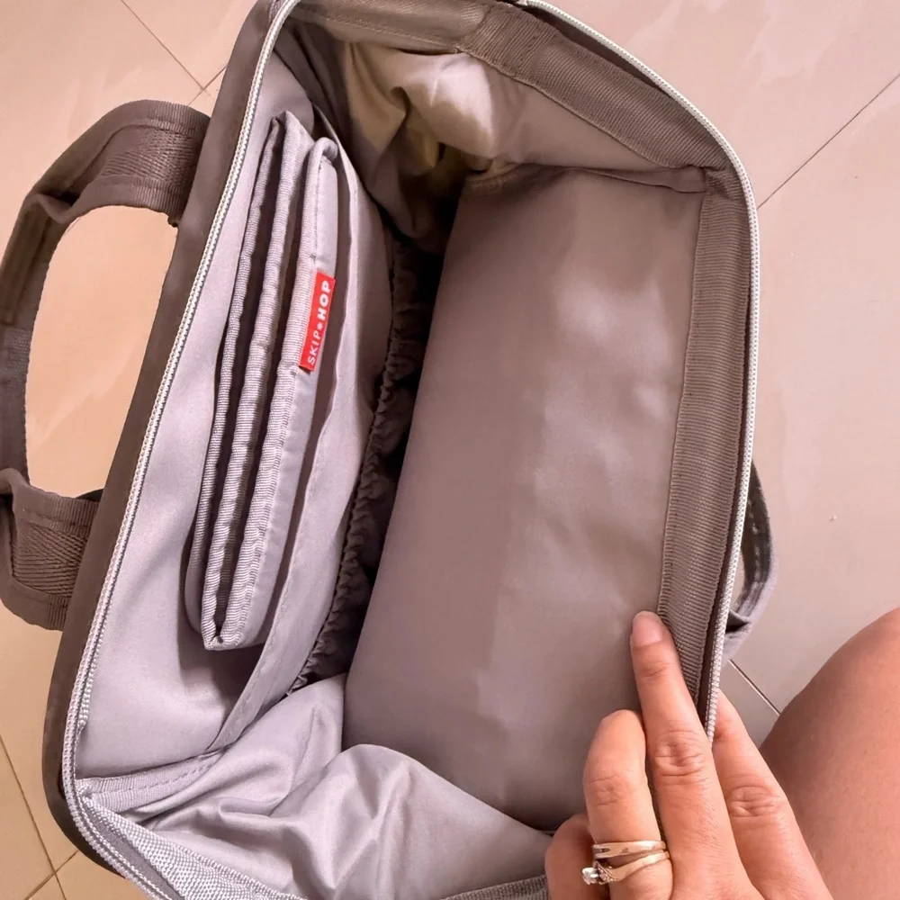 Skip Hop stylish taupe